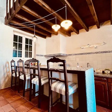 Nyaraló Paradise With Garden In
